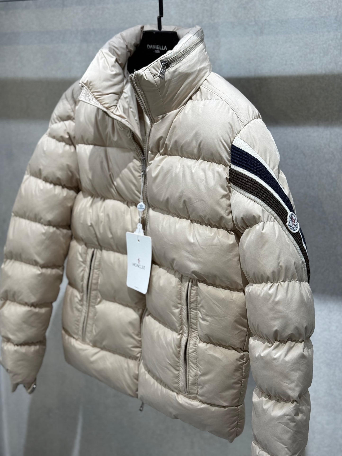 Moncler Solayan Hooded Short Down Jacket Beigh