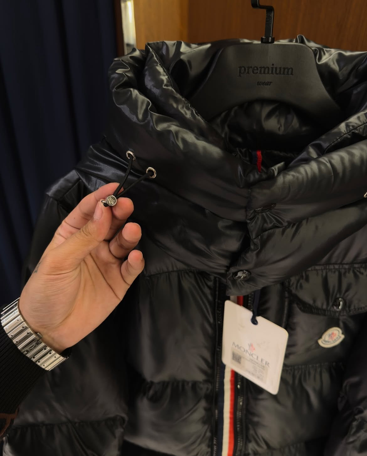 MONCLER MONTBELIARD SHORT DOWN JACKET