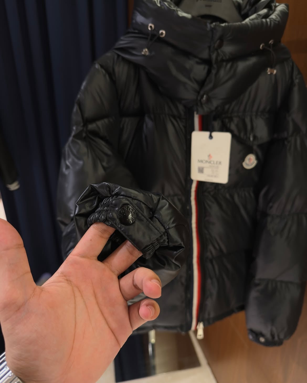 MONCLER MONTBELIARD SHORT DOWN JACKET