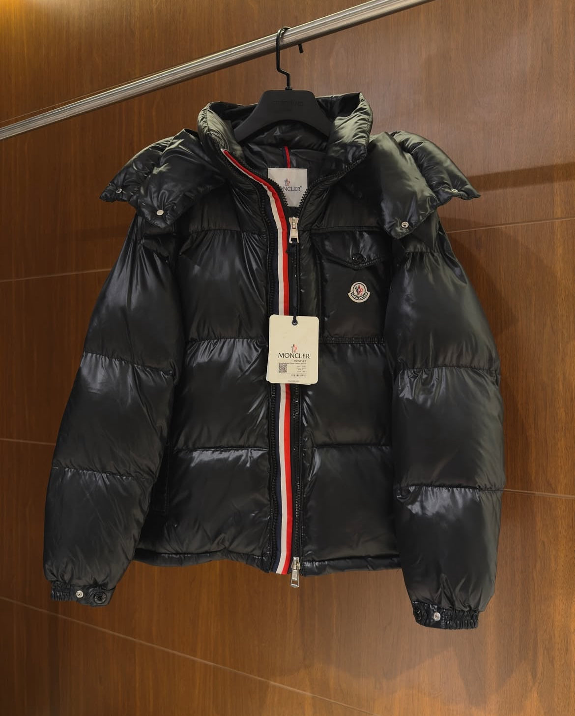 MONCLER MONTBELIARD SHORT DOWN JACKET